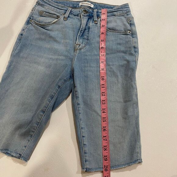 Good American Light Wash Denim Bermuda Shorts Size 2/26 - Picture 5 of 8